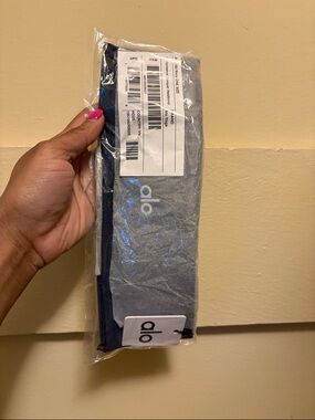 Alo Yoga Gray Headband with Navy Trim